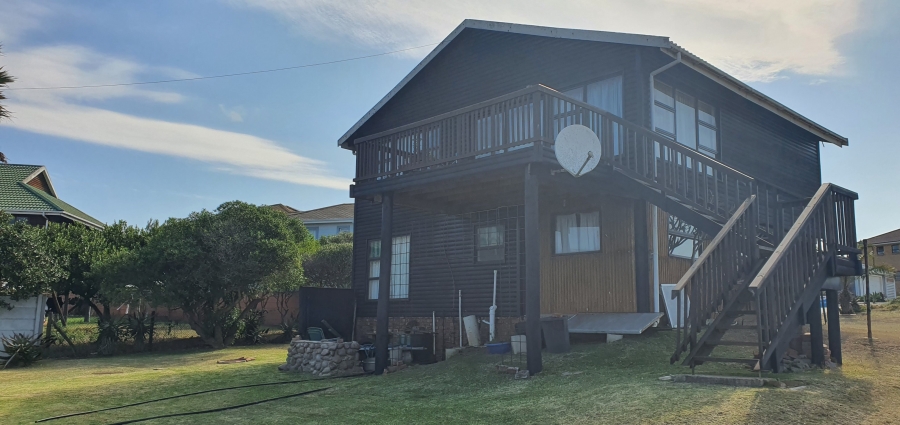 3 Bedroom Property for Sale in Boggomsbaai Western Cape